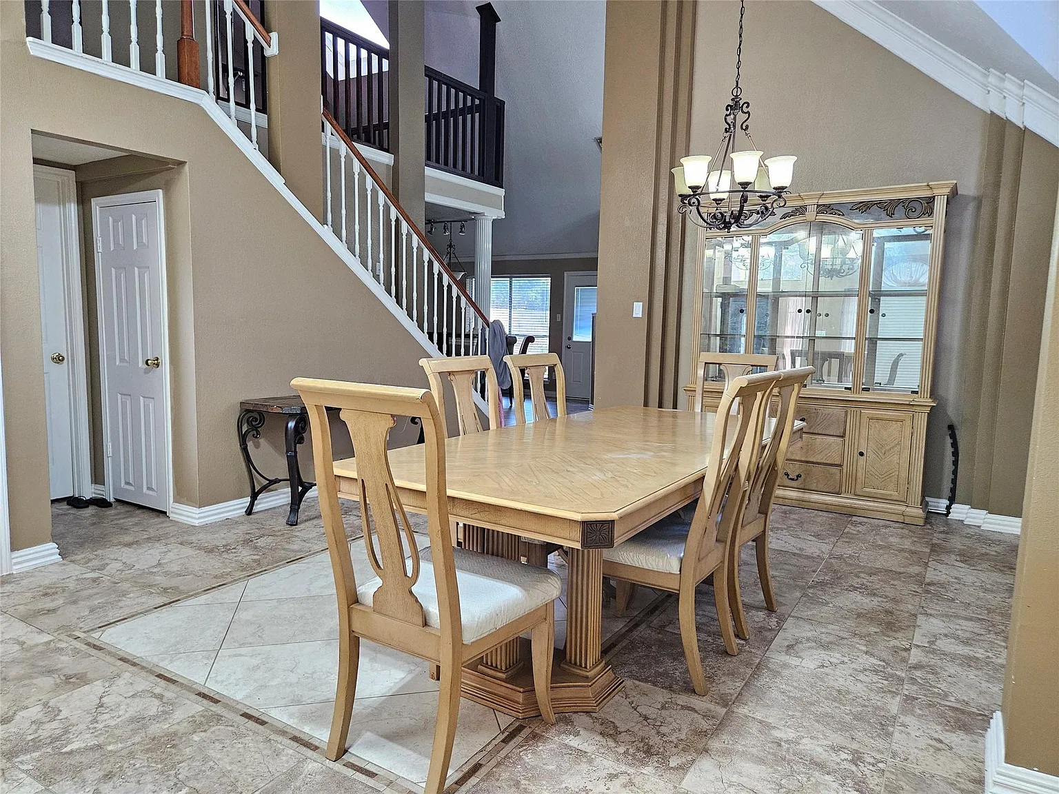 4 bed, 2.5 bath, 2254 sqft, $2,495 — Photo 4