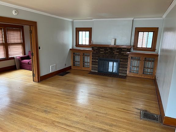 2nd image of 121 Twin Hills Dr #1