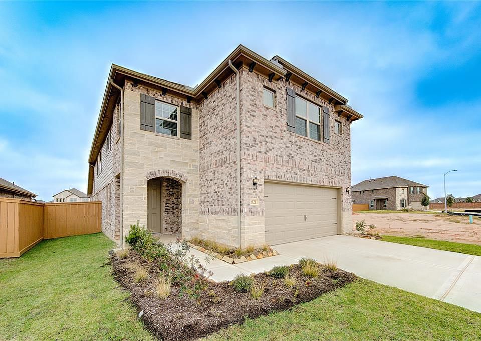 1st image of 821 Laguna Green Ln