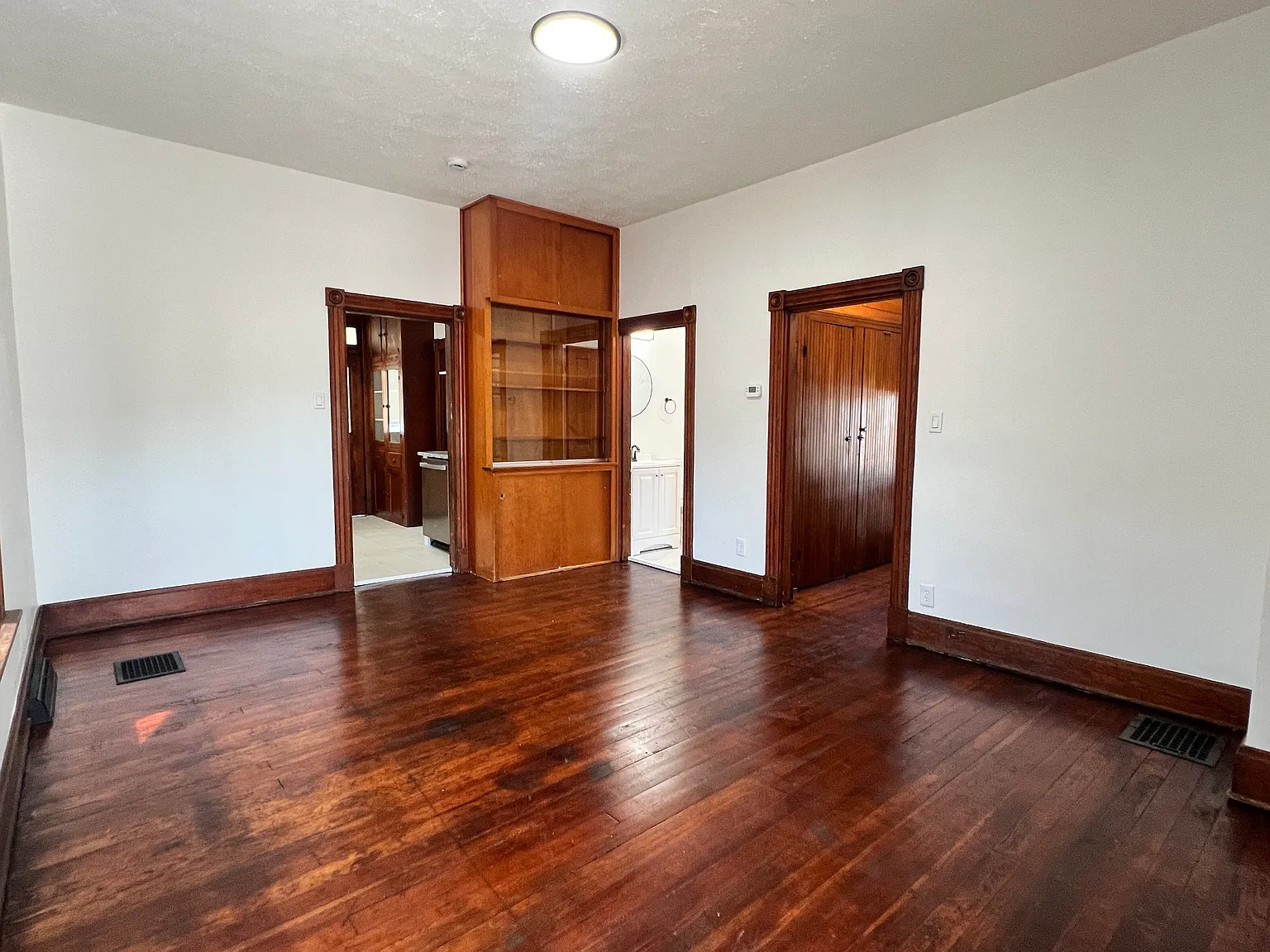 3 bed, 1.5 bath, 974 sqft, $1,550 — Photo 3
