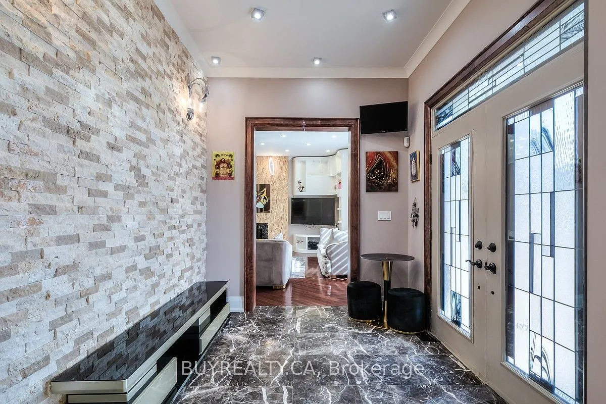 6 bed, $6,000 — Photo 1