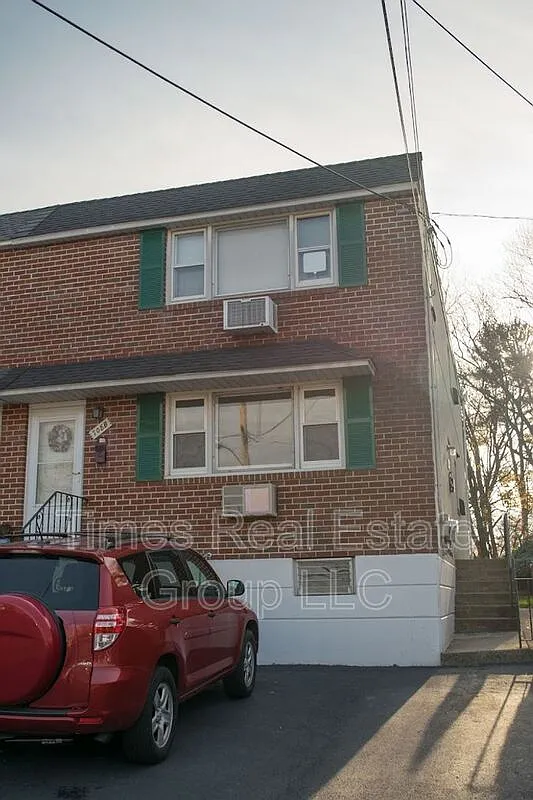 2 bed, 1.0 bath, 1000 sqft, $1,400 — Photo 1