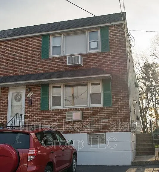708 Carmen Dr #B — Photo 1
