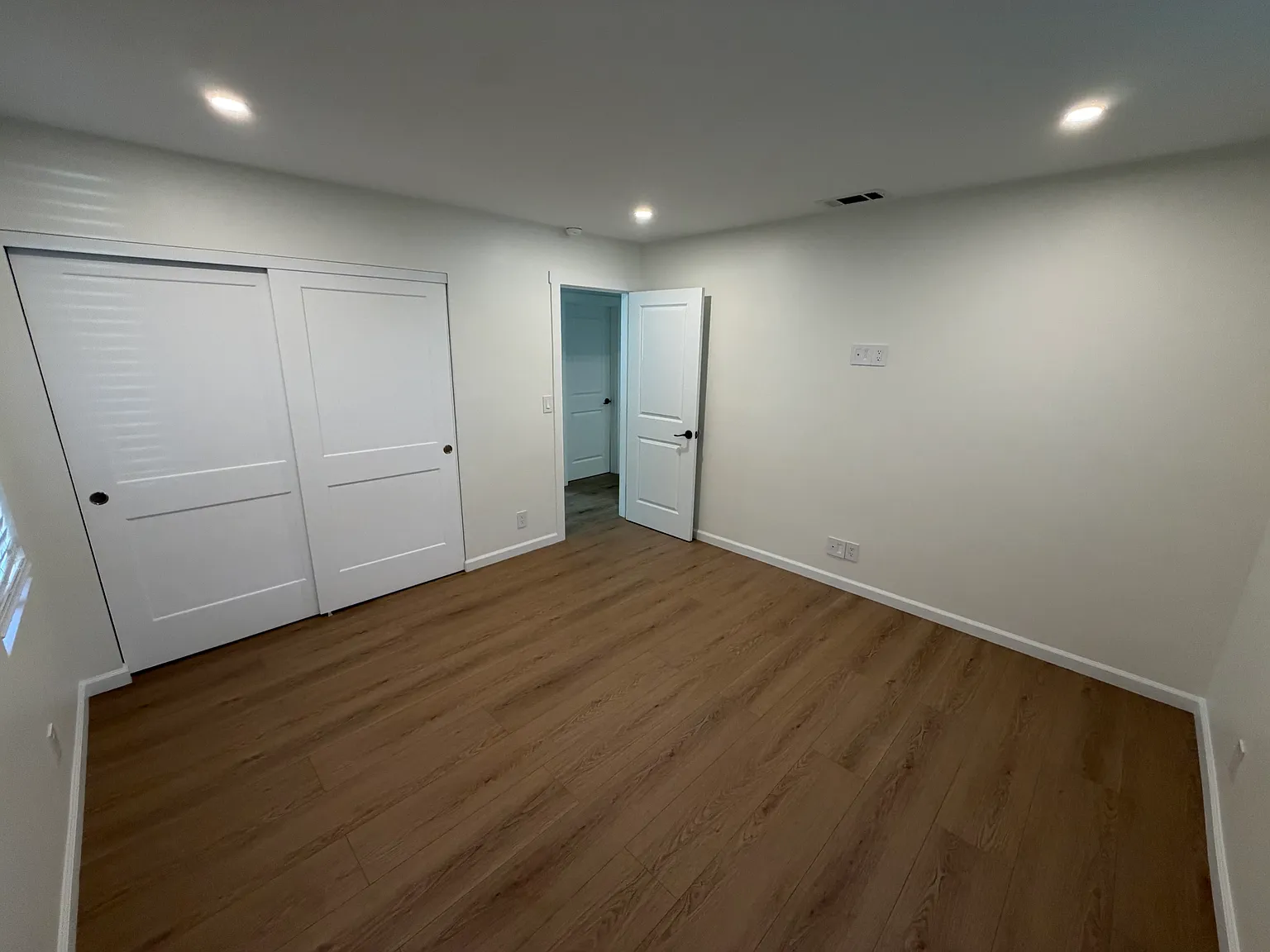 3 bed, 1213 sqft, $4,200 — Photo 4