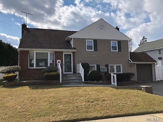 1st image of 18 N Brittany Dr