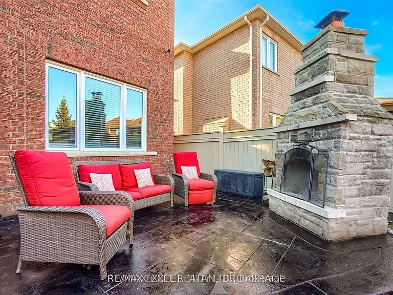 10 Pondmede Cres — Photo 22