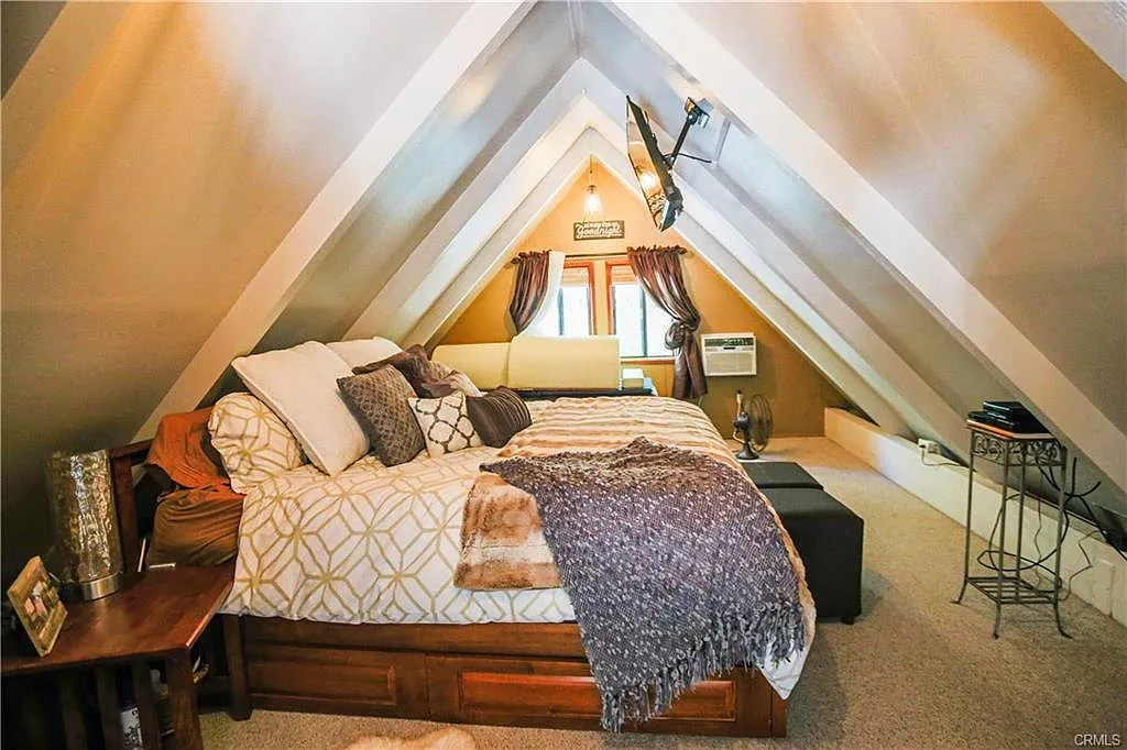 2 bed, 1056 sqft, $1,975 — Photo 1