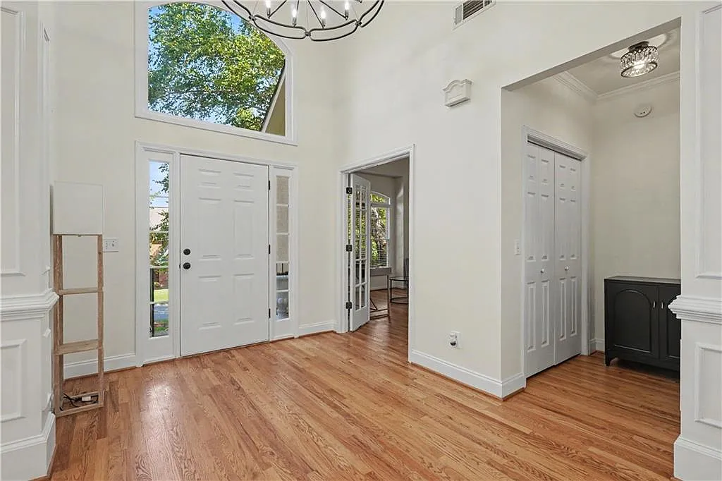 4 bed, 3.5 bath, 2434 sqft, $2,900 — Photo 4