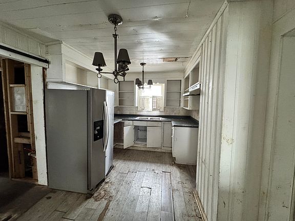 4th image of 309 Roxbury St