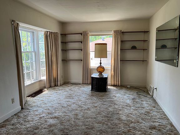 3rd image of 7236 Howard Ave