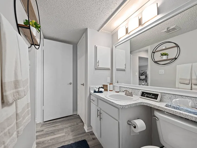 Somerset Apartments — Photo 8