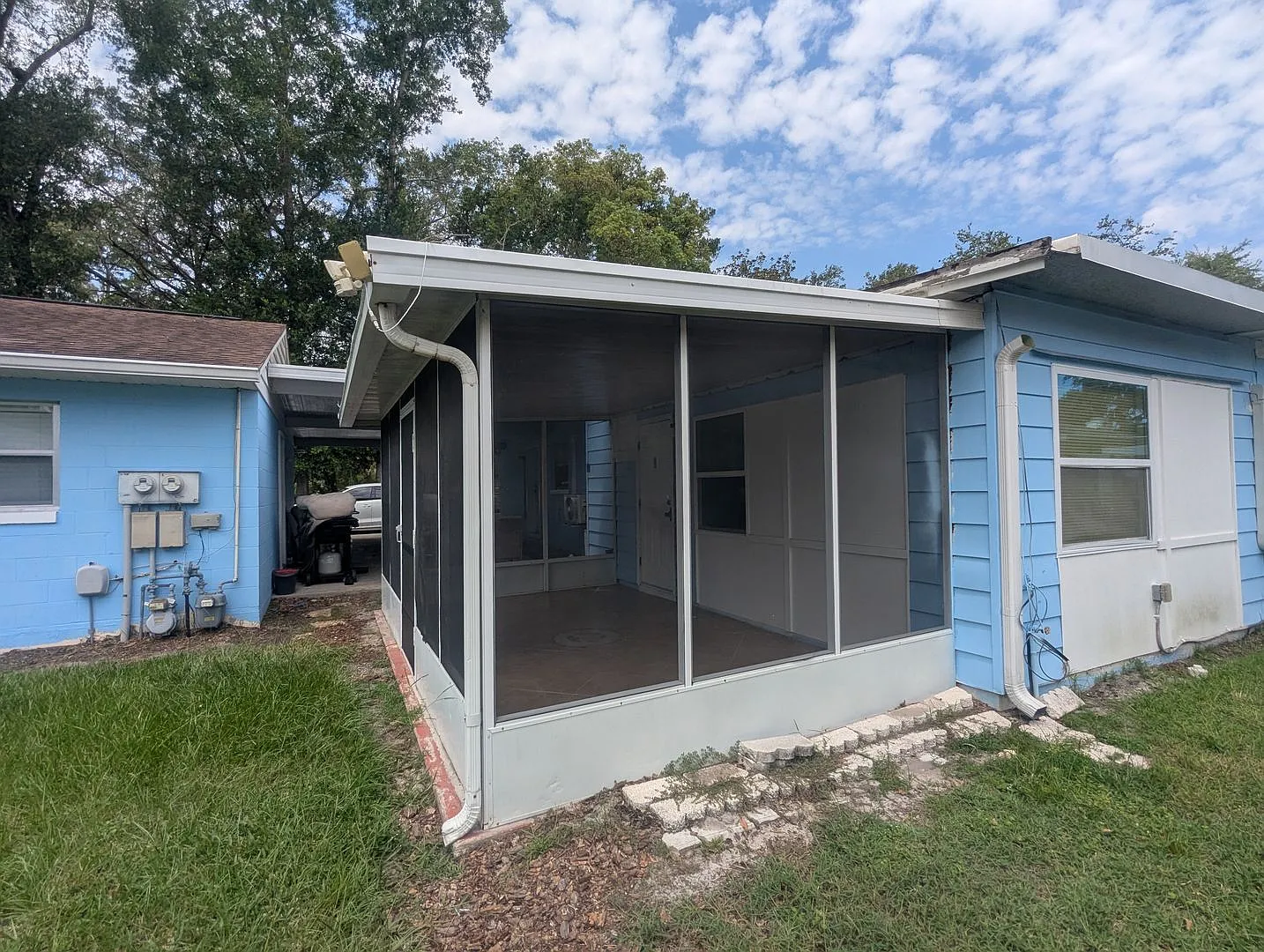 First Floor One Bedroom, One Bathroom For Rent, Pets Welcome, and Private Covered Parking — Photo 4