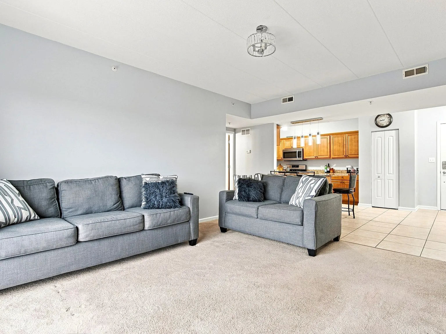 2 bed, 1200 sqft, $2,250 — Photo 4