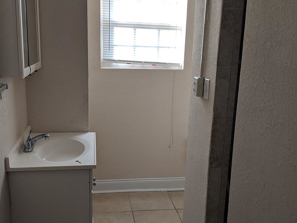 1320 Laurel Bathroom