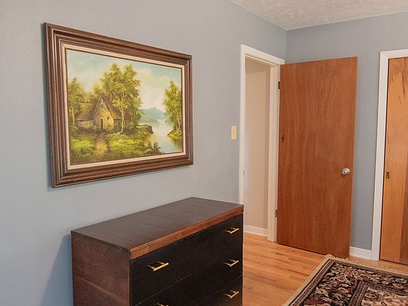 4th image of 203 Helena St
