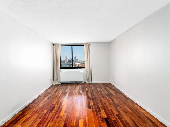 376 Broadway image 2 of 10