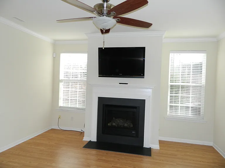 1027 Remington Oaks Cir — Photo 3