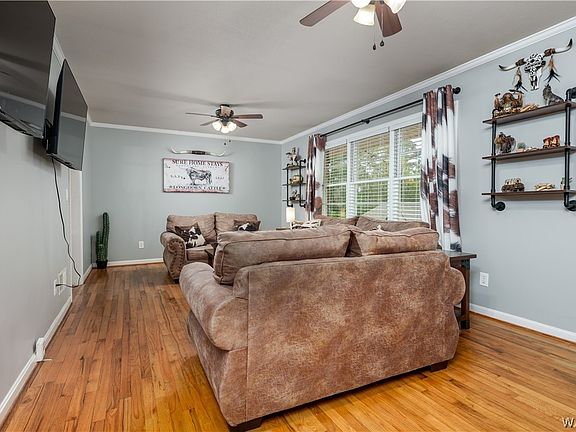 4th image of 509 Monterey Dr