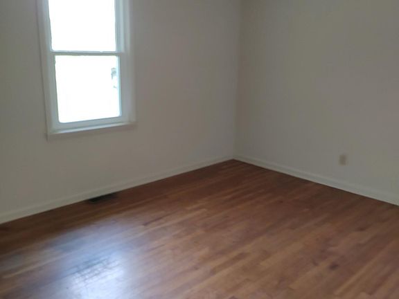 3rd image of 6625 Metropolis Lake Rd