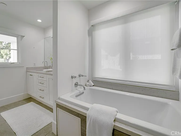 608 Heliotrope Ave — Photo 33
