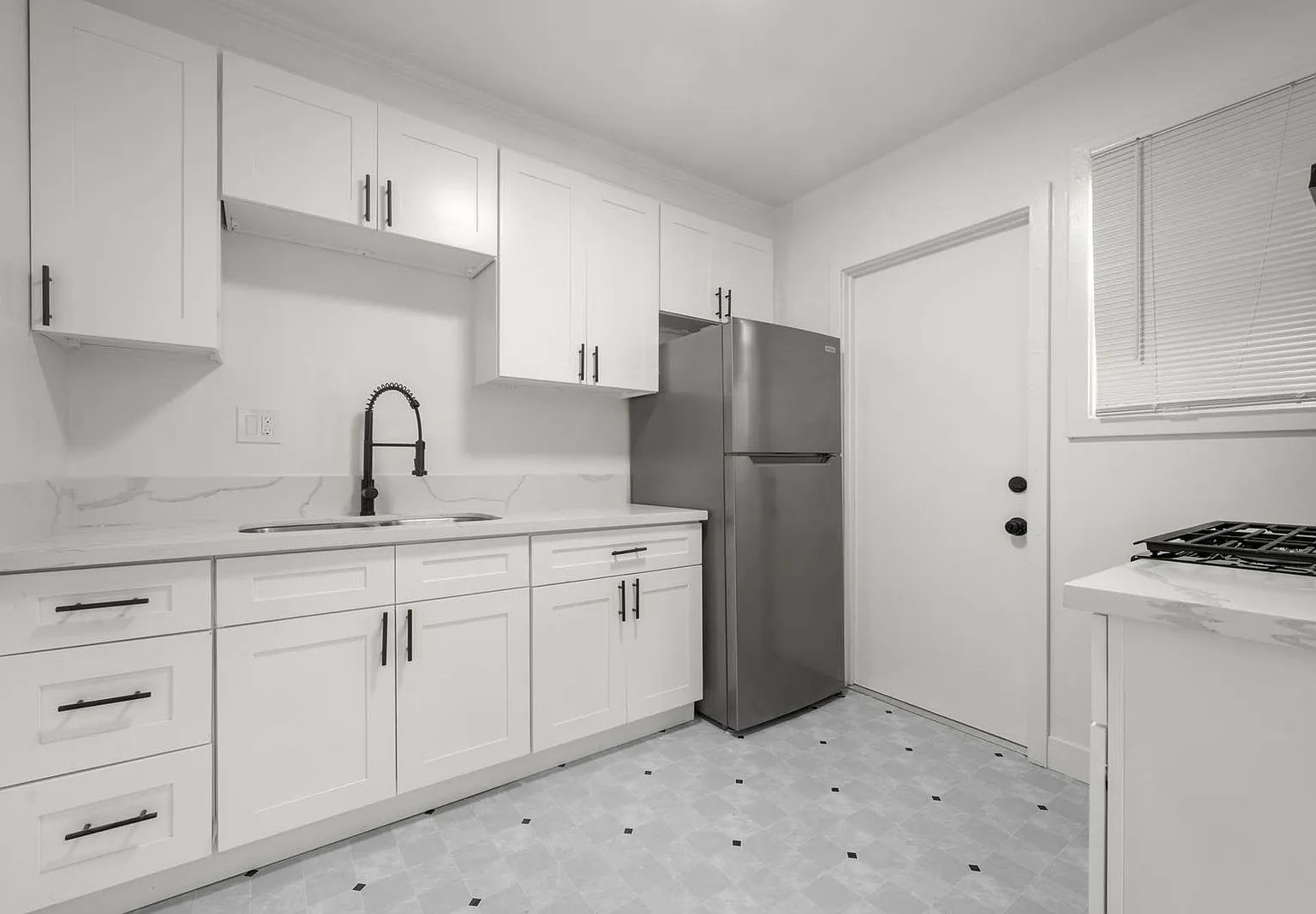 1 bed, 1.0 bath, 700 sqft, $1,656 — Photo 3