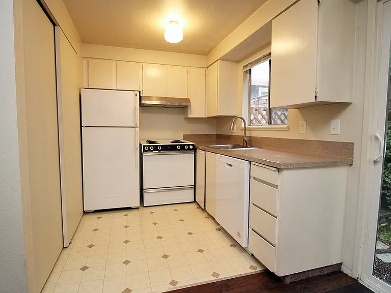 1824 SE Ash St #1824 — Photo 6