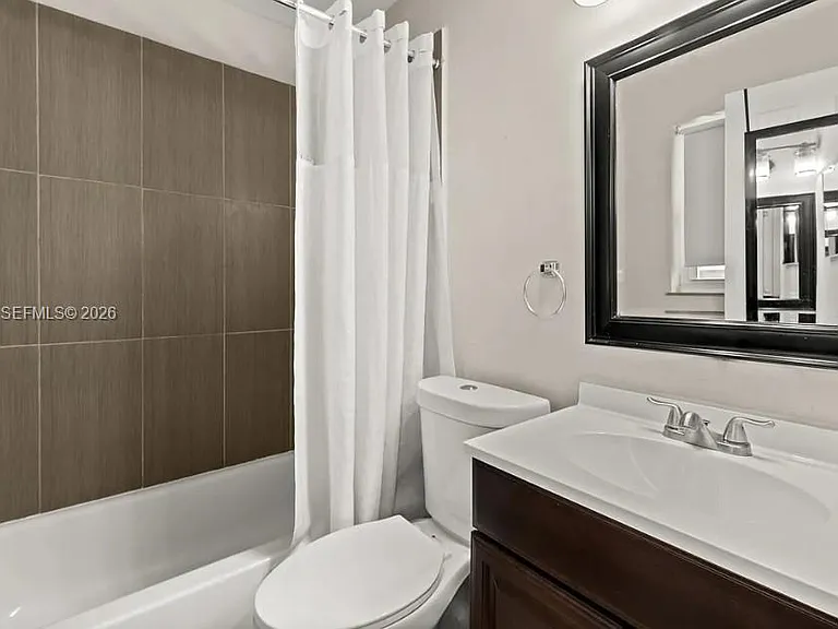 1133 NE 17th Ave #7 — Photo 6