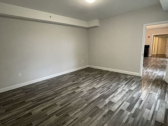 4th image of 56 New Rochester Rd #101