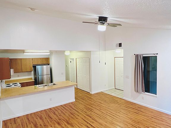 3rd image of 45 Creek Ct