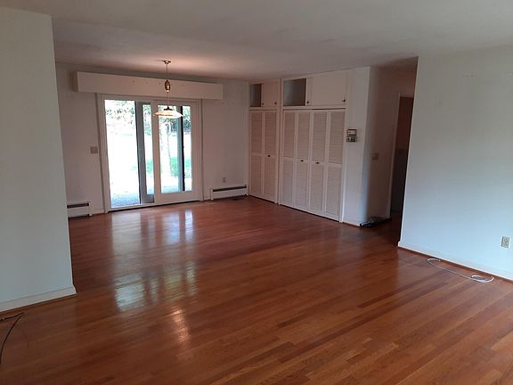 3rd image of 1307 Palmer Dr