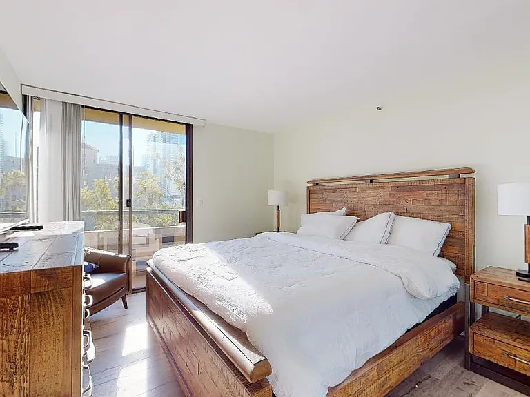 600 W 9th St #914 — Photo 37