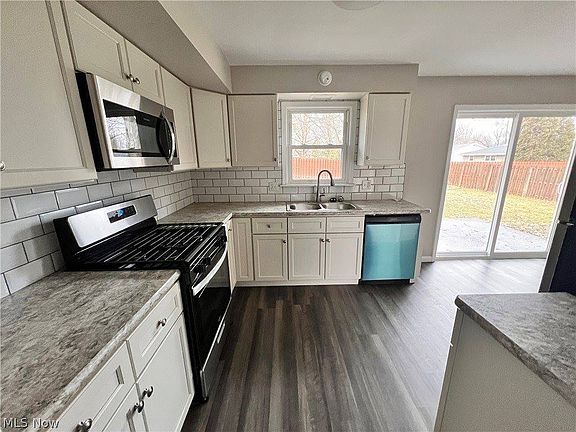 4th image of 1752 Lancaster Dr