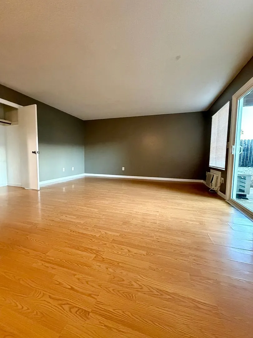 3550 Chestnut Avenue — Photo 3