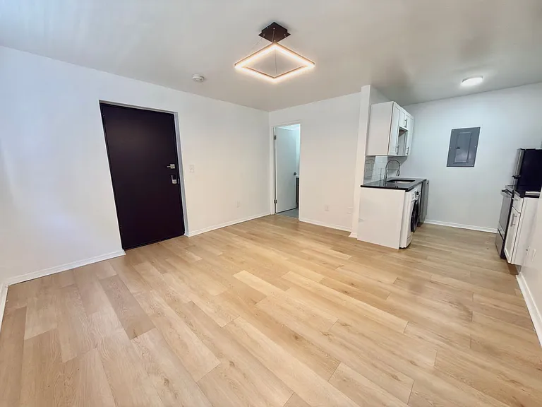 139 E Clifton Ave — Photo 12