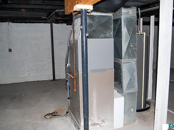 3rd image of 810 S 9th St