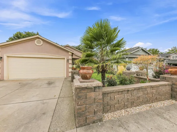 18 Scholarship Way, Medford, OR 97501