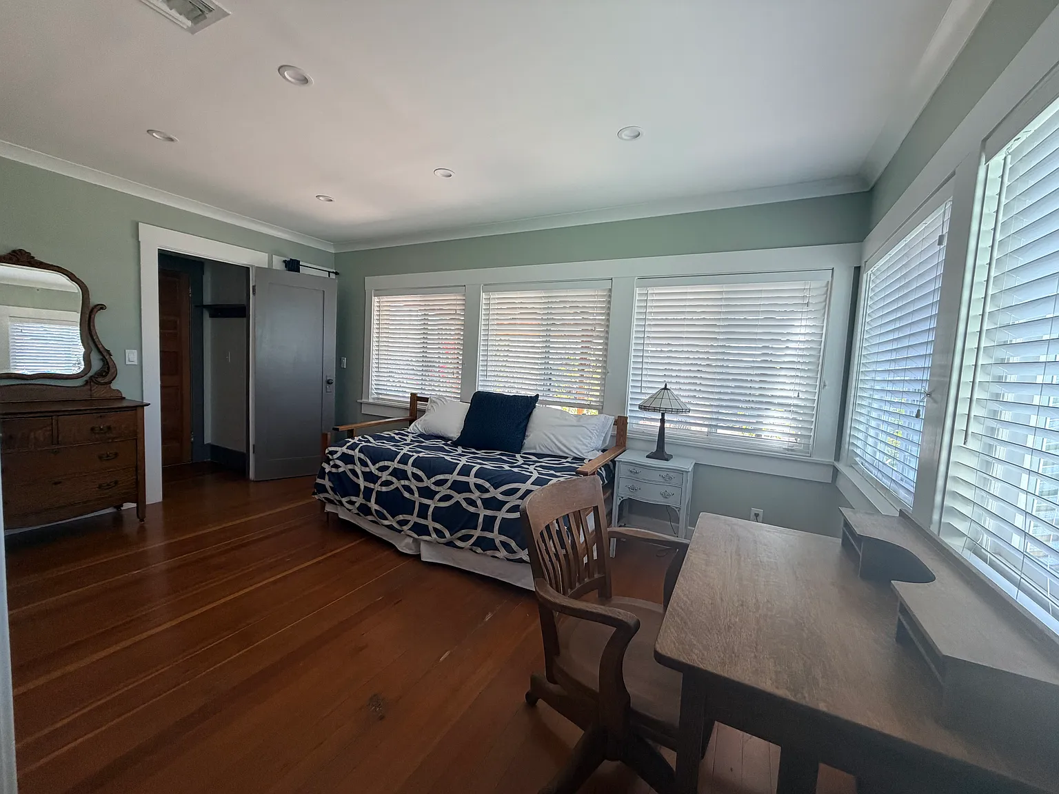 2 bed, 1080 sqft, $2,500 — Photo 3