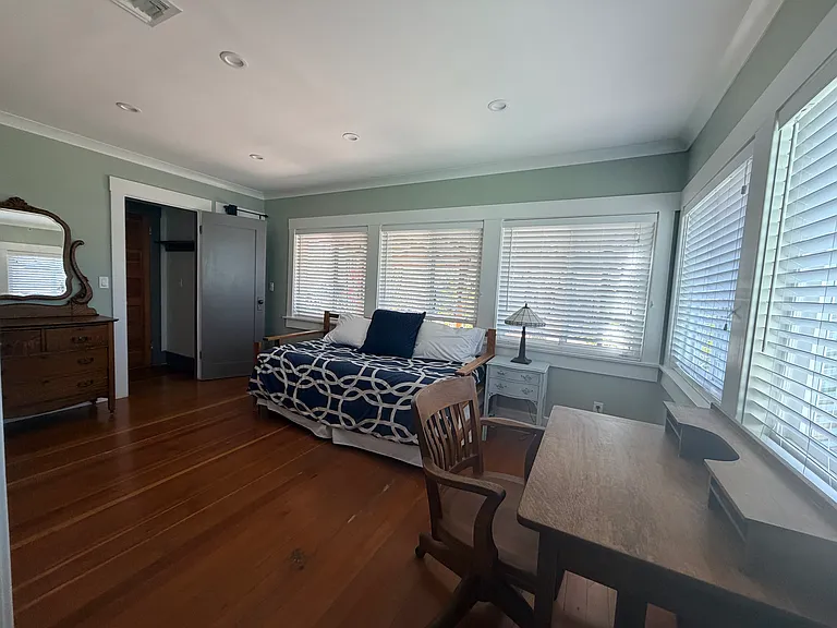 921 W Alameda St — Photo 3