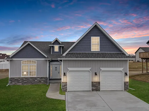 8309 Dylan Dr, Merrillville, IN 46410