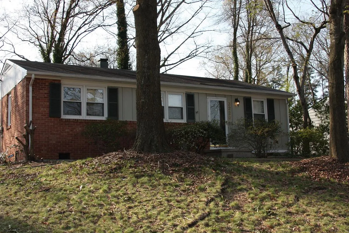 Building Photo - 3220 Pinecrest Dr