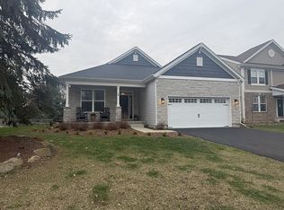 1 Walnut Ridge Ct, Cary, IL