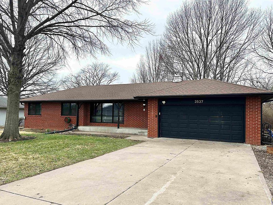 1st image of 3537 SE Croco Rd