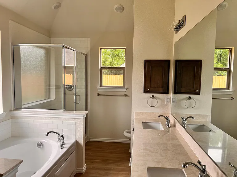 324 Greenhaven Dr — Photo 6