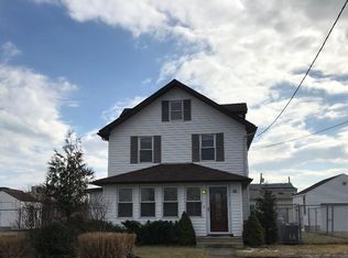 16 Rosewood Rd, Mastic Beach, NY 11951