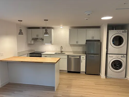 200 Laurel St Photo 1