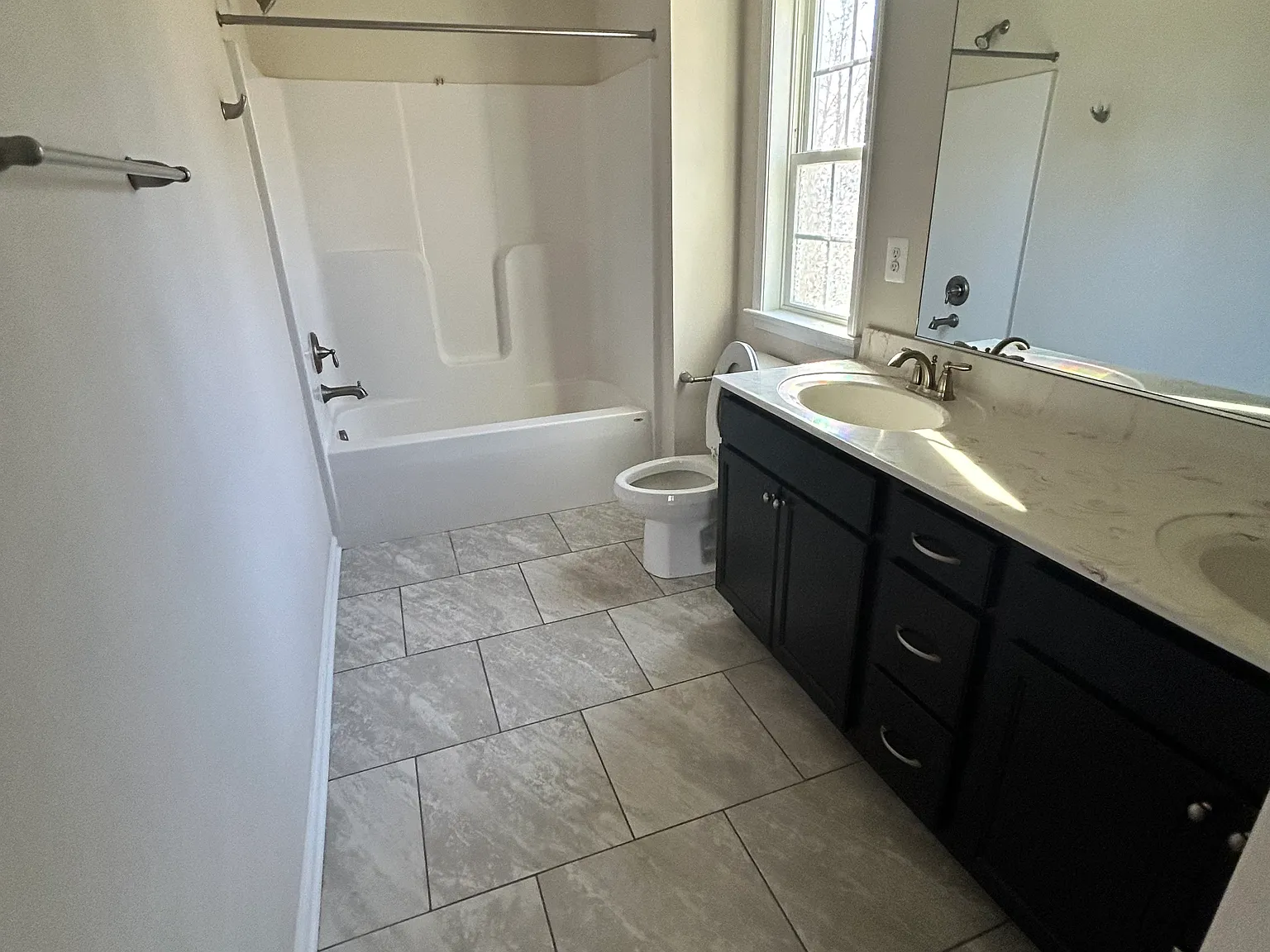 3 bed, 3000 sqft, $2,500 — Photo 4