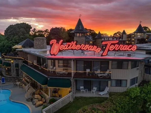 104 Dixon Ave Room 44, Charlevoix, MI 49720