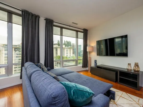 989 Nelson St, Vancouver, BC