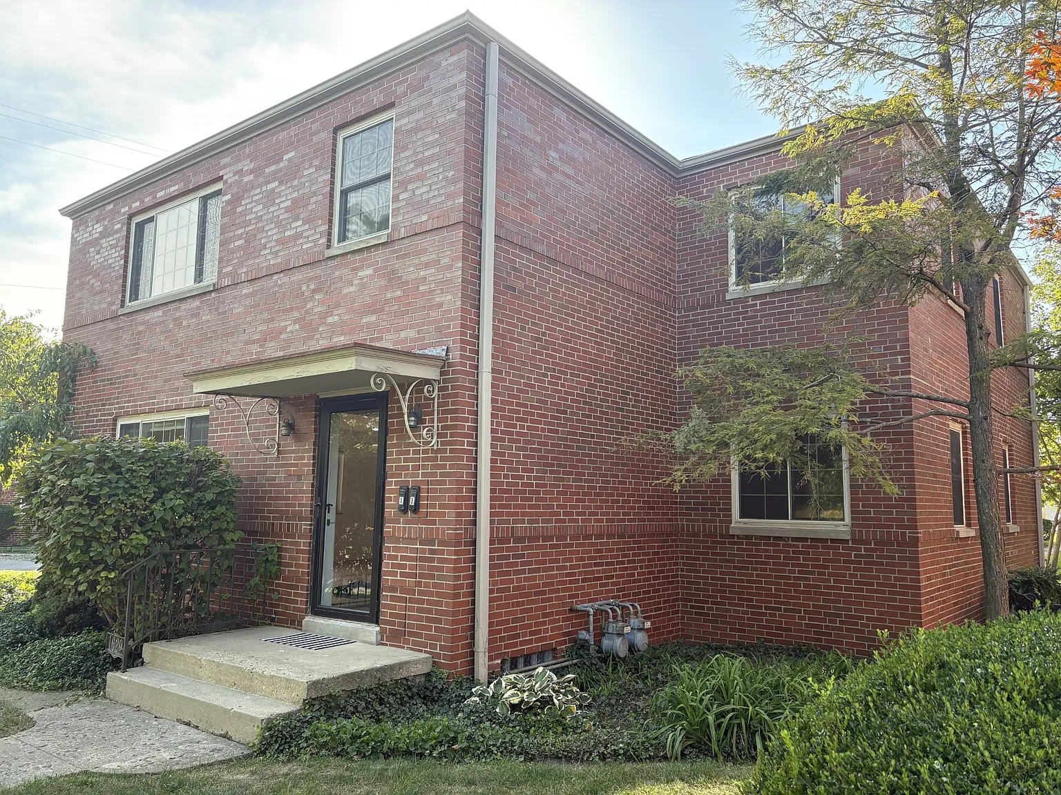 3 bed, 1227 sqft, $2,195 — Photo 1
