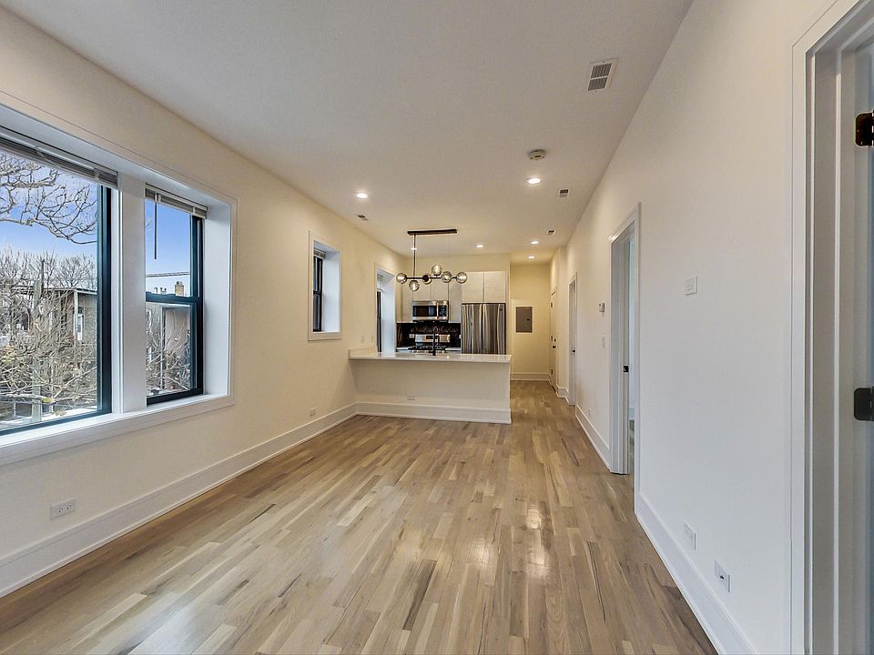 1st image of 1359 N Rockwell St #2E